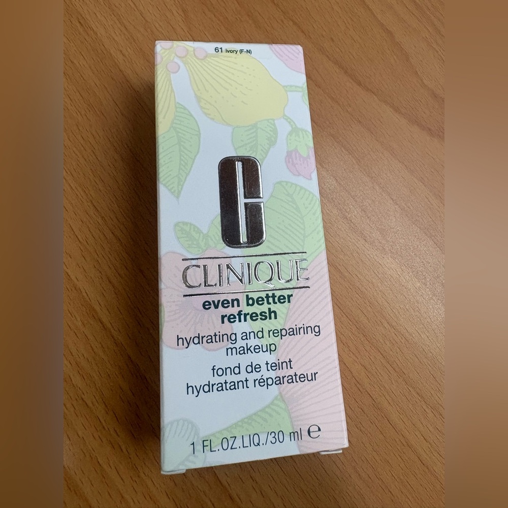 Clinique Even Better Refresh Hydrating and Repairing Makeup Foundation- Ivory